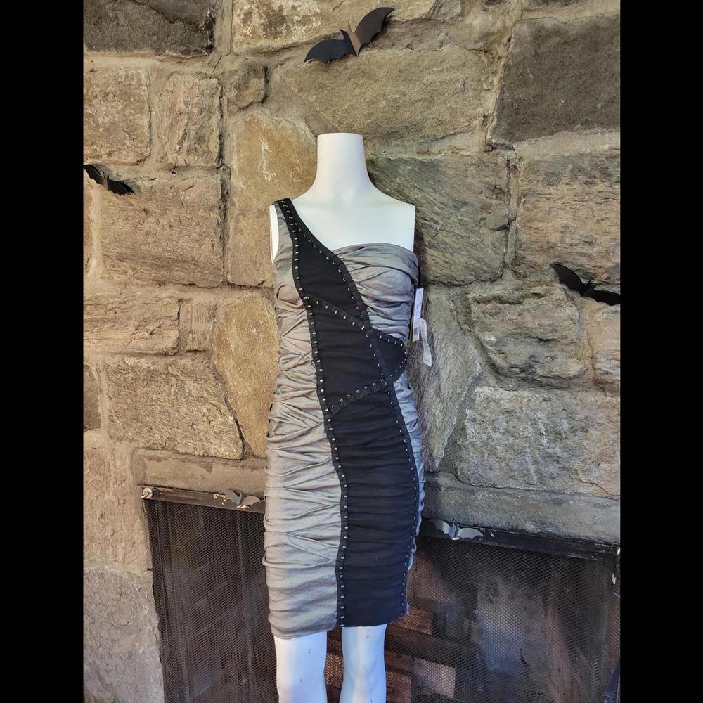 NWT Nicole Miller Gray and Black one shoulder dress with hook detailing